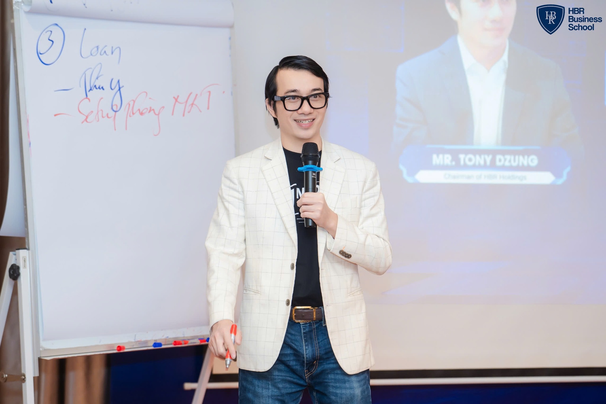 Tony Dzung: Online là cánh cửa duy nhất để vượt và tăng trưởng thời Covid